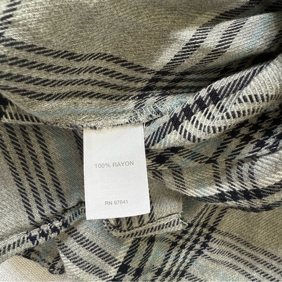 J. Jill Blouse Shirt Plaid Button Front Lightweight Gray Buttons Side Hem Sz XL - Picture 7 of 8